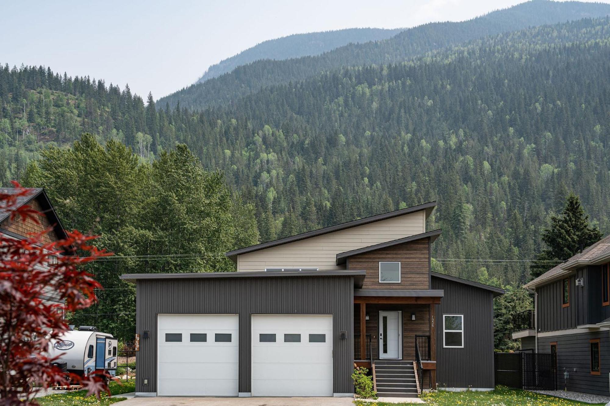 Mountain Dreams - Revelstoke Home Near Rmr Exterior photo